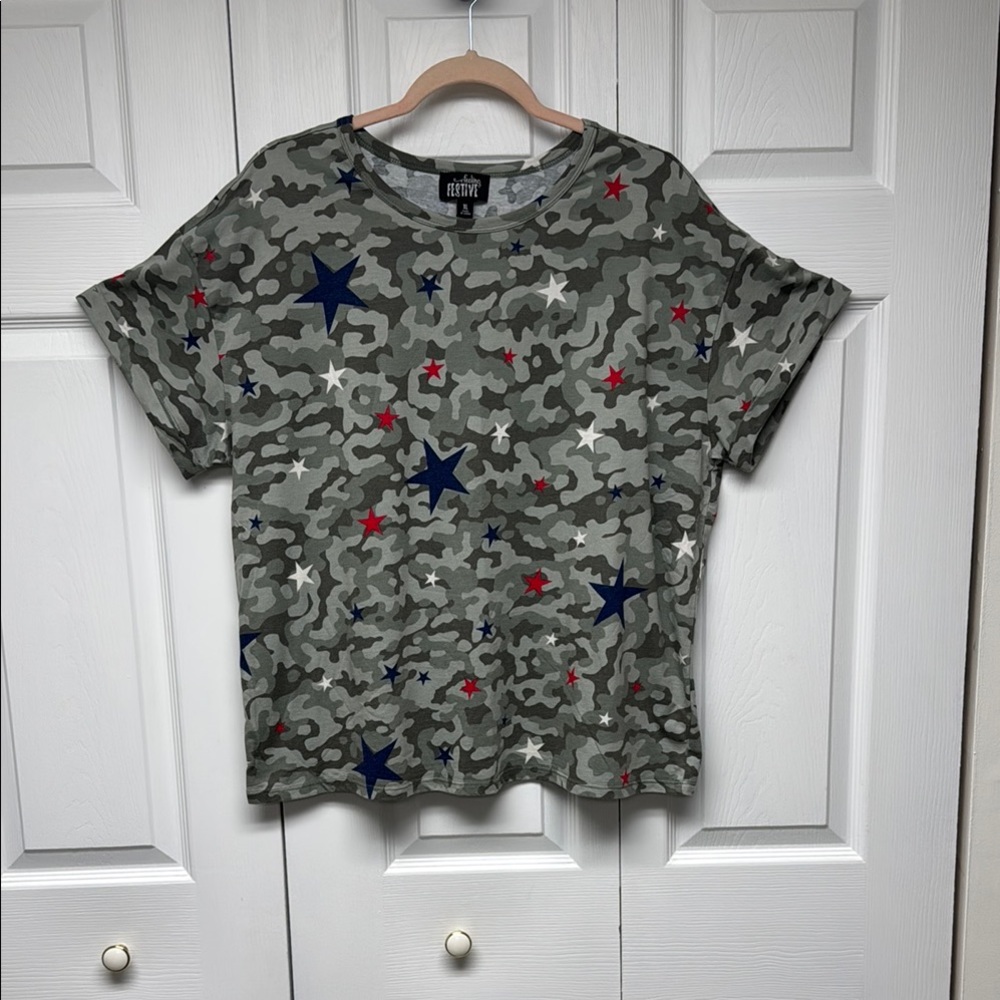 Green Camo Red, White & Blue Star Print Short Sleeve Tee, size XL